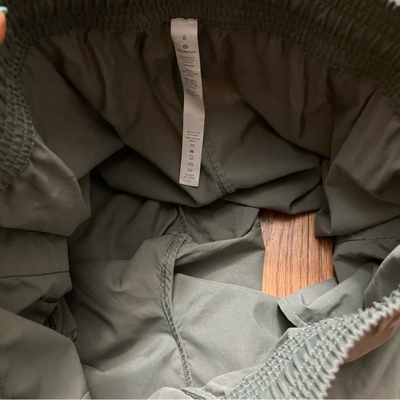 Lululemon shorts size 8 - Picture 11 of 12